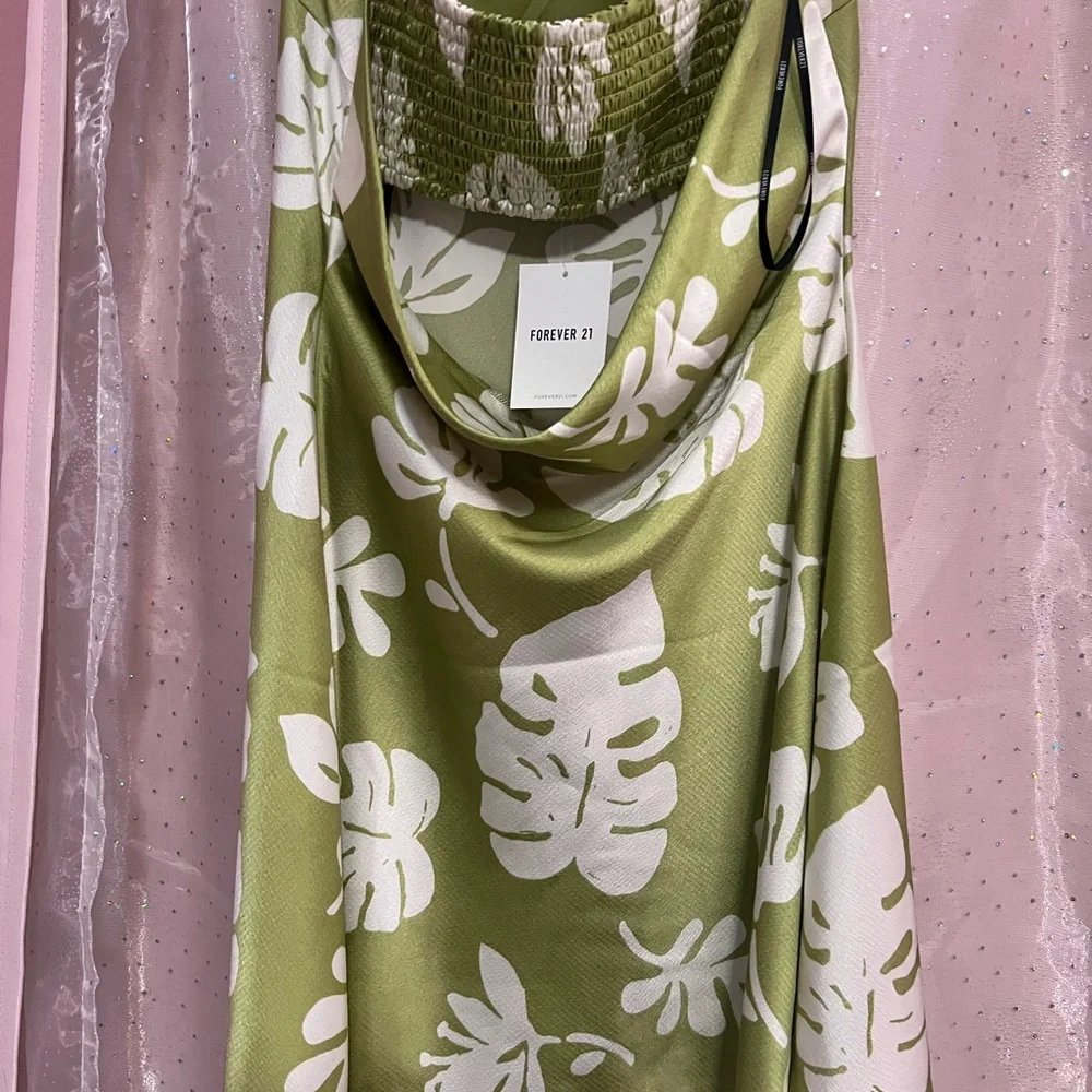 Green and White Leaf Print Dress - Picture 7 of 7